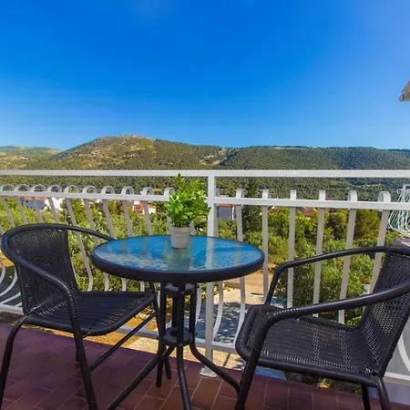 Apartment Belakusic 2 *