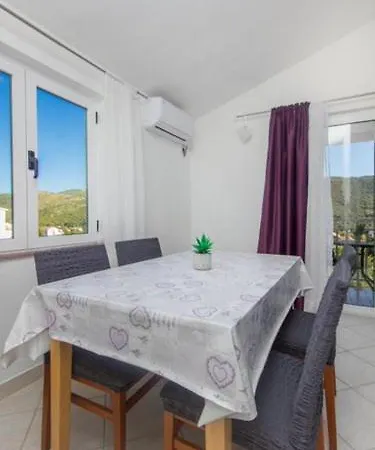 Apartment Belakusic 2 Grebastica