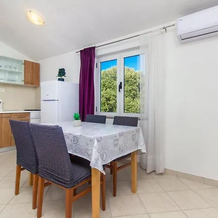 Apartment Belakusic 2 *