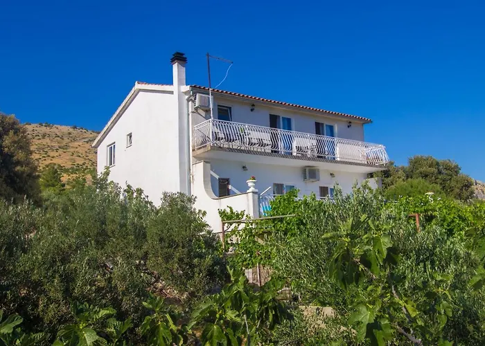 Appartement Belakusic 2 *