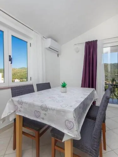 Apartment Belakusic 2 Grebastica